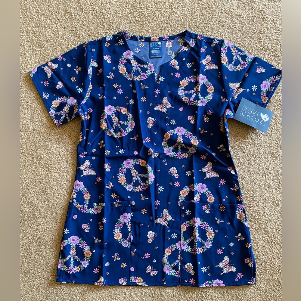 Zoe + Chloe Navy Floral Peace Sign Scrub Top XS